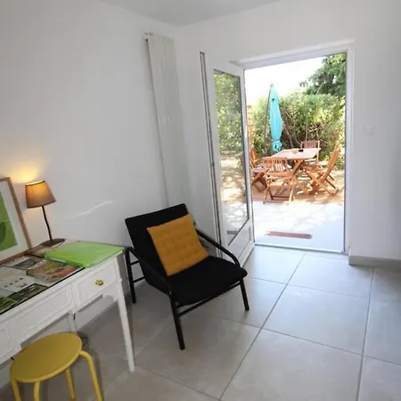Maison Avec Jardin A Villeneuve-de-berg, Piscine Partagee * Villeneuve-de-Berg
