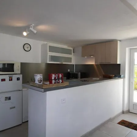 Maison Avec Jardin A Villeneuve-de-berg, Piscine Partagee Villeneuve-de-Berg