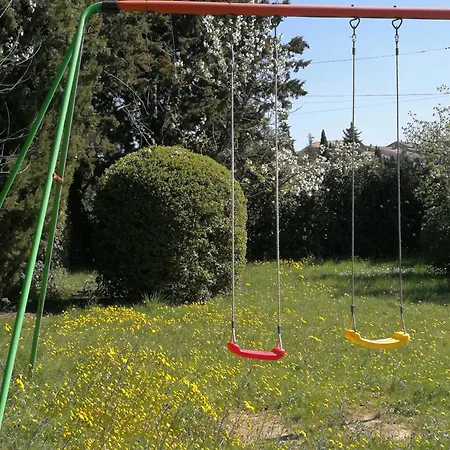 Maison Avec Jardin A Villeneuve-de-berg, Piscine Partagee *